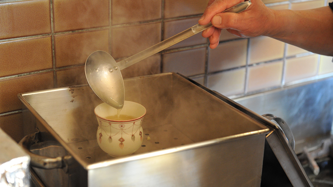 豆腐と雲丹の東寺（とうじ）蒸し 蒸して仕上げる